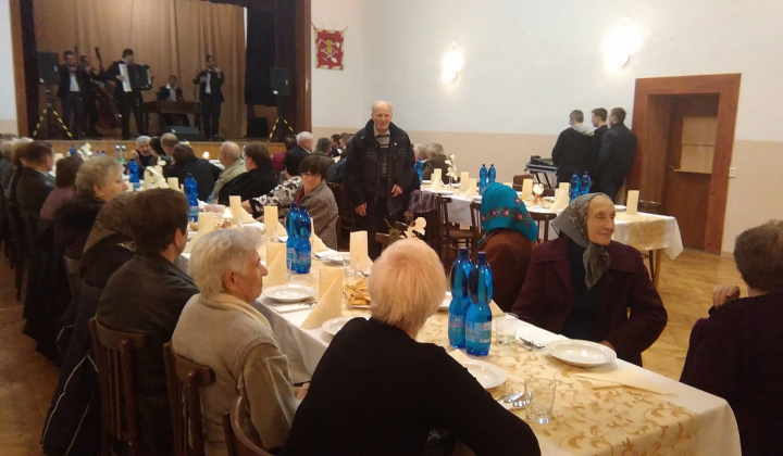 Posedenie z dôchodcami
