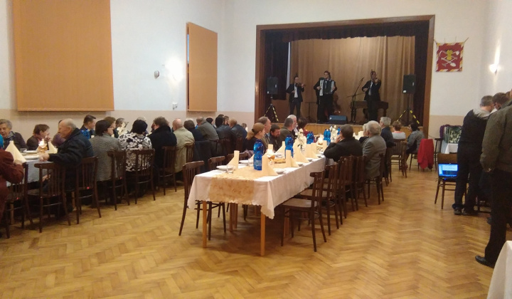 Posedenie z dôchodcami