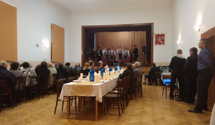 Posedenie z dôchodcami